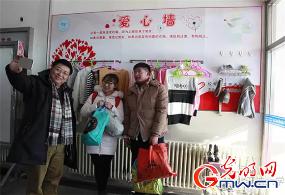 “爱心传递 人人公益”爱心活动在永利平台app下载展开 “爱心传递 人人公益”爱心活动在永利平台app下载展开